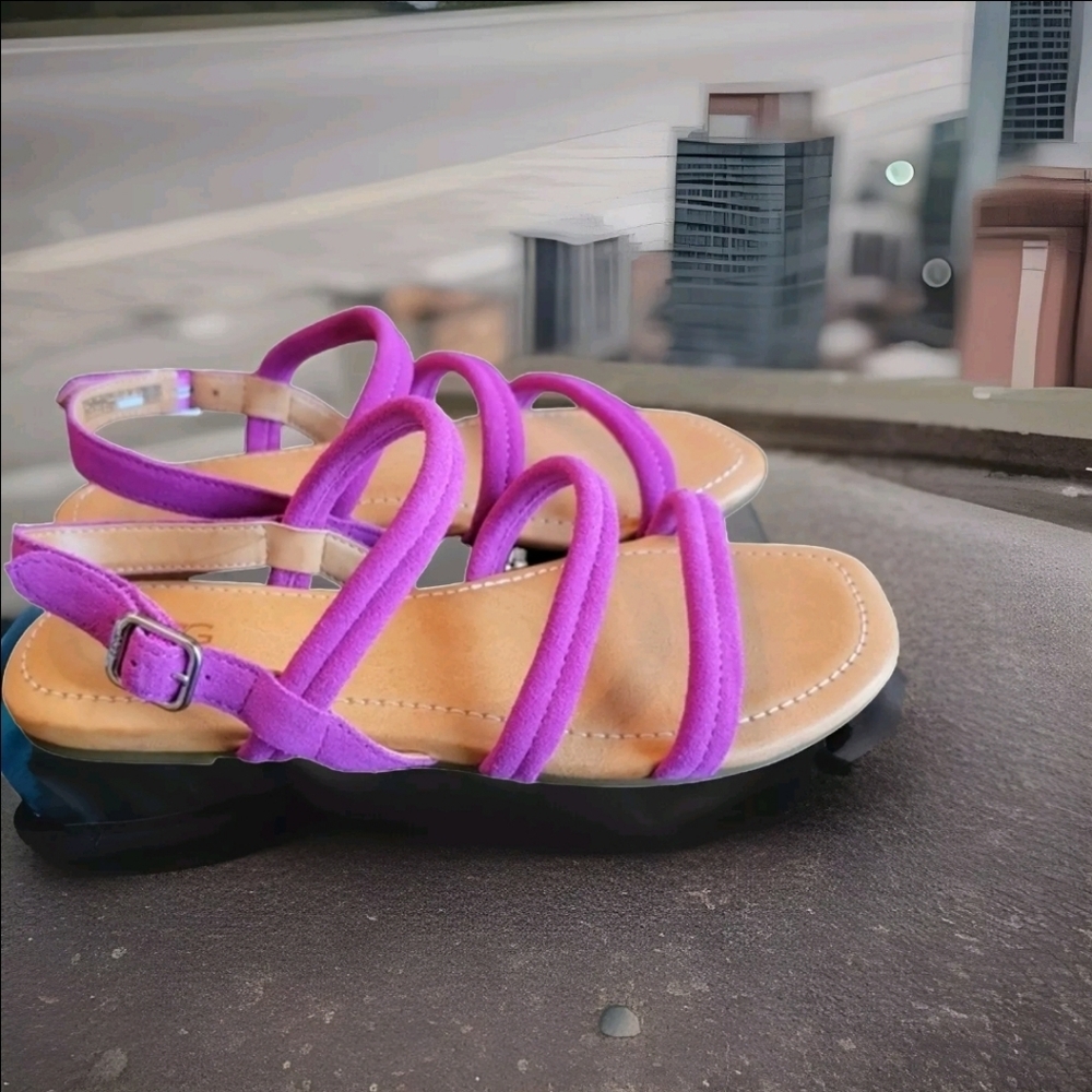 UGG women's Mytis  flat Sandal Size 6 Magenta pink strappy open toe *